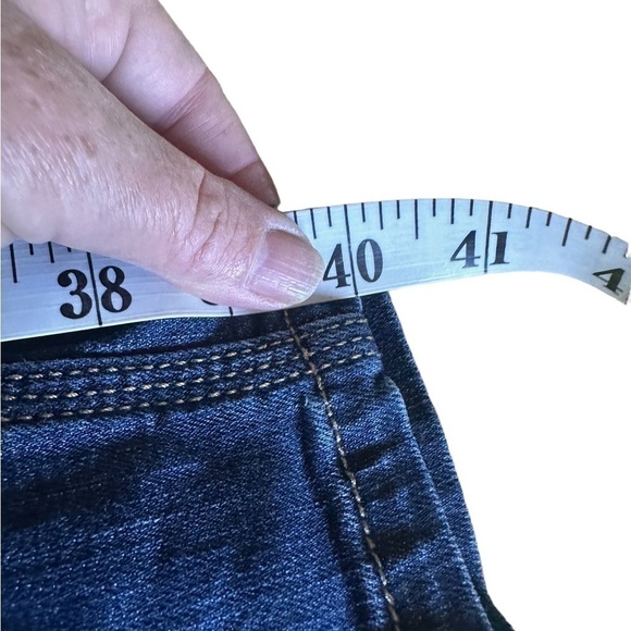 Carhartt size 12 regular slim fit carpenter jeans. Great details! EUC - Picture 12 of 16